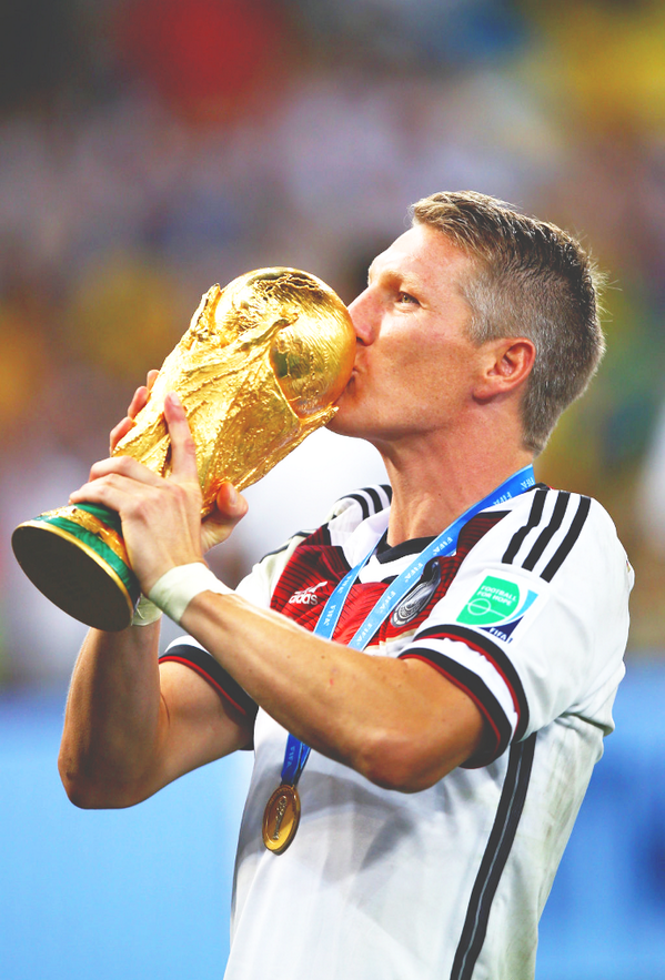Bastian+Schweinsteiger+kissing+the+World+Cup+in+2014+after+triumphing+1-0+against+Argentina.
