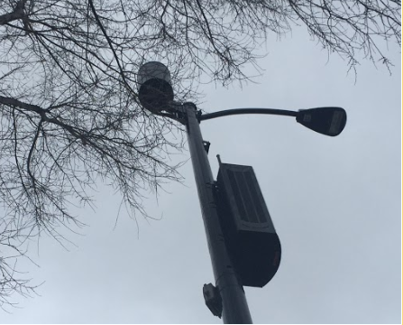 A 5G attachment to a lamppost